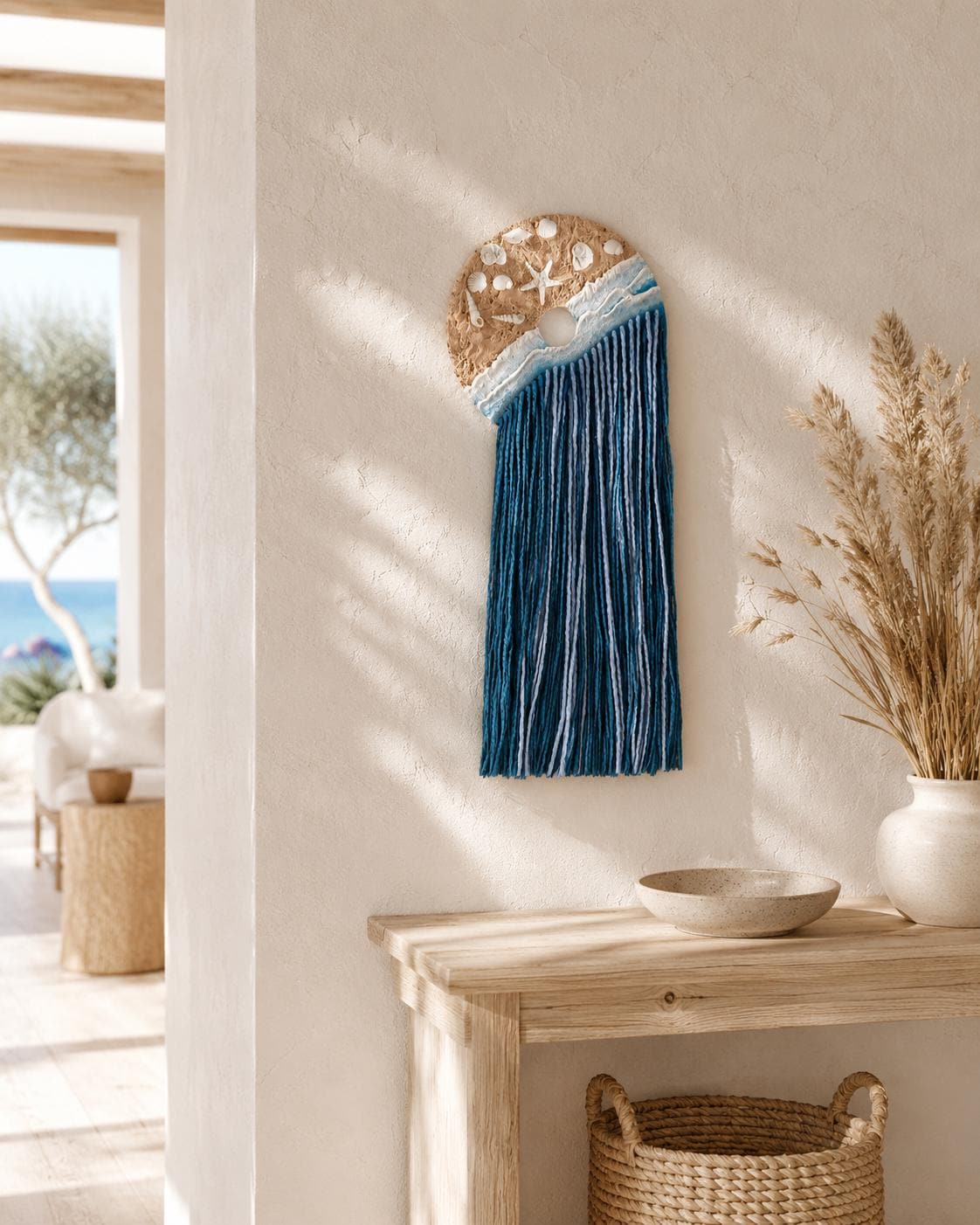Calm Tide – Decoração de parede artesanal com motivos costeiros em barro, madeira e algodão