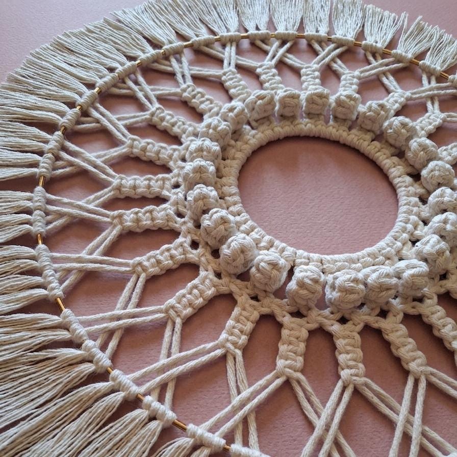 Sol da Vida – Macramé Redondo Artesanal para Parede e Centro de Mesa