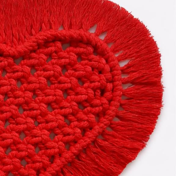 Corações Entrelaçados – Handmade Red Macrame Heart Set with Cotton Fringe
