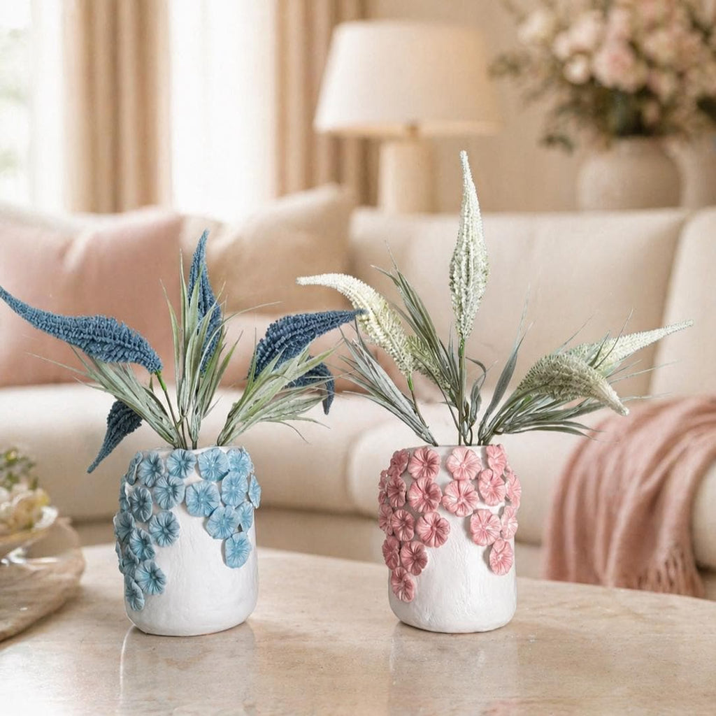 Hortensien-Vase – Handgemachte Skulptur aus lufthärtendem Ton mit geformten Blumendetails