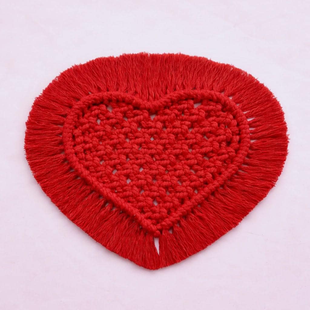 Corações Entrelaçados – Handmade Red Macrame Heart Set with Cotton Fringe