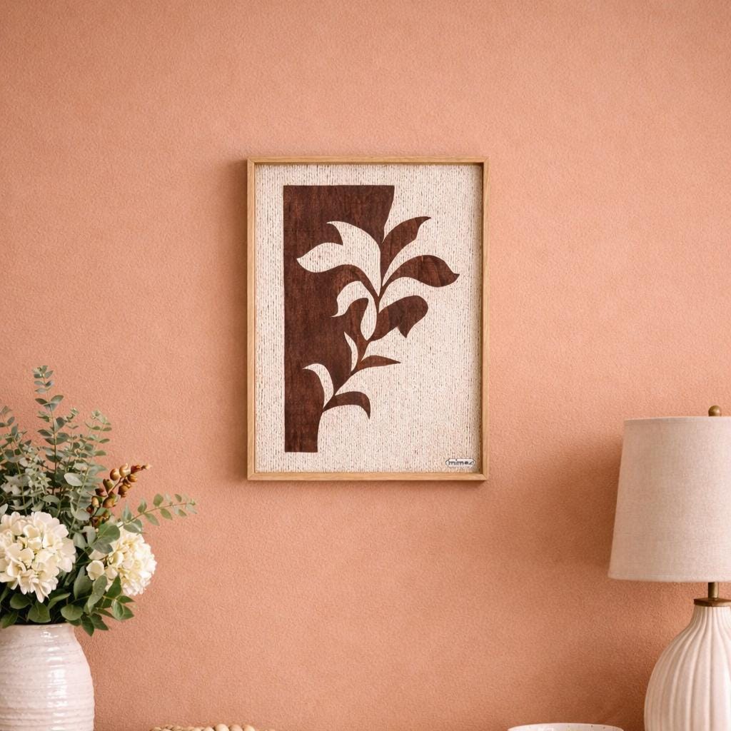Folhagem em Silêncio – Handmade Minimalist Leaf Wall Art in Dark Wood & Cotton Rope