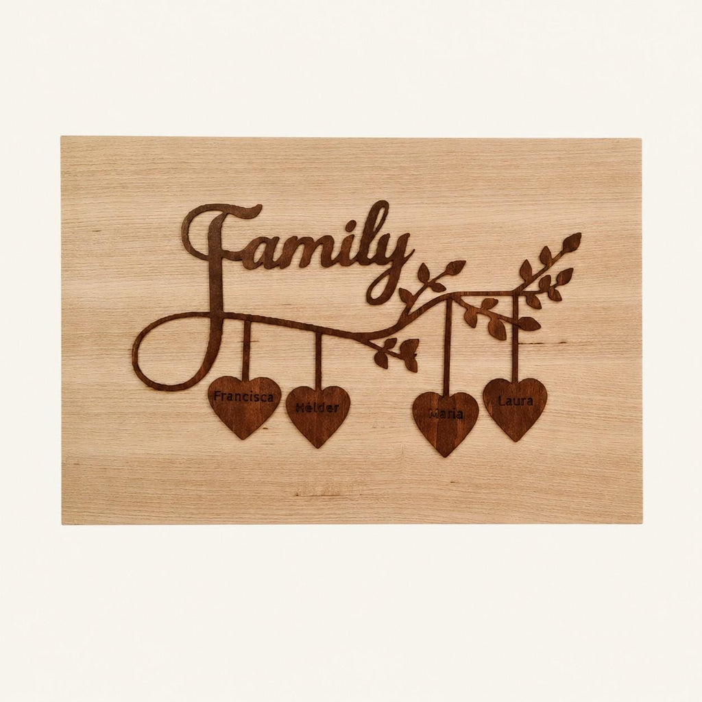 Placa de Família Personalizada – Decoração de Parede em Madeira com Nomes e Corações Personalizados